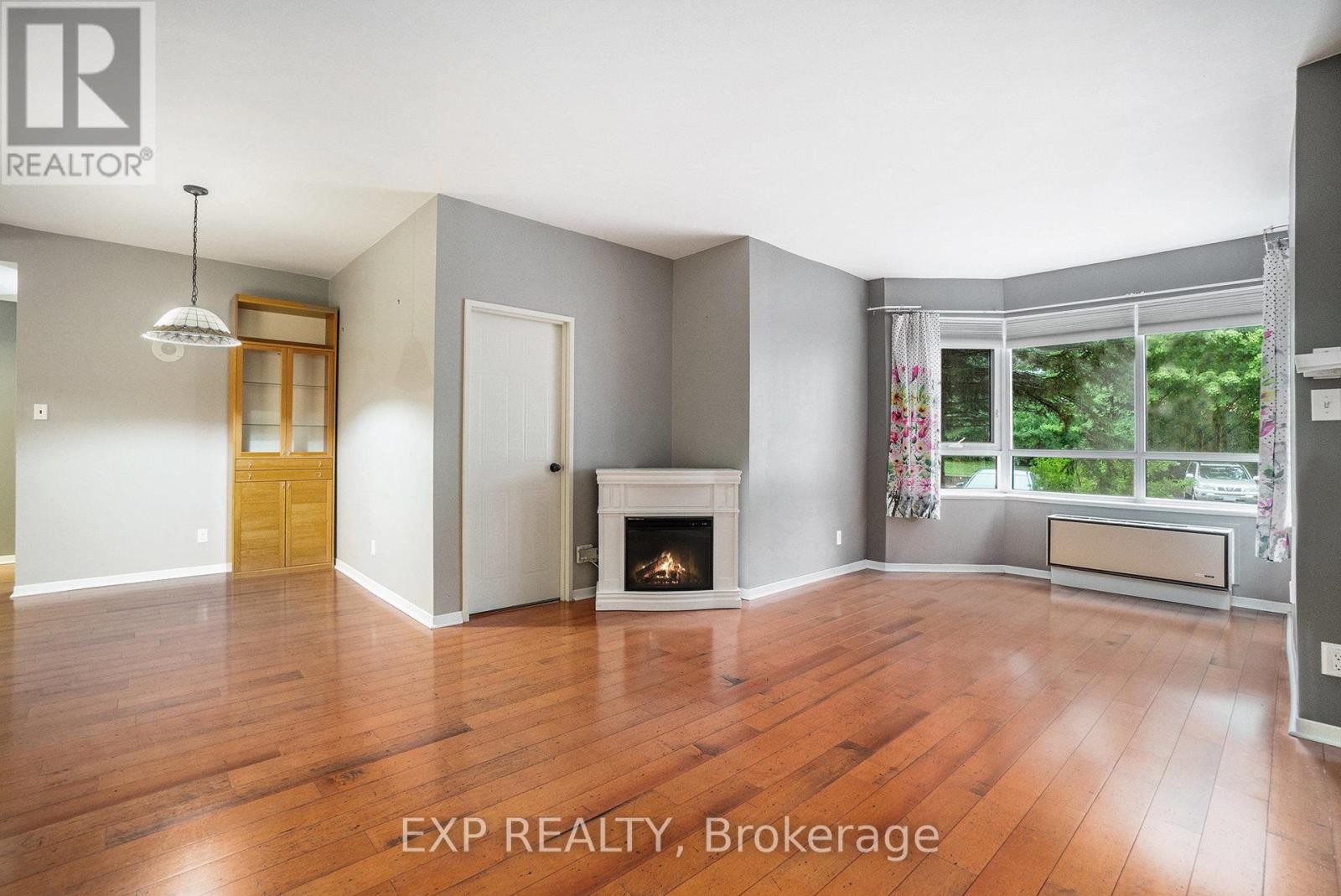 












107 - 80 SANDCASTLE DRIVE

,
Ottawa,




Ontario
K2H9E7


