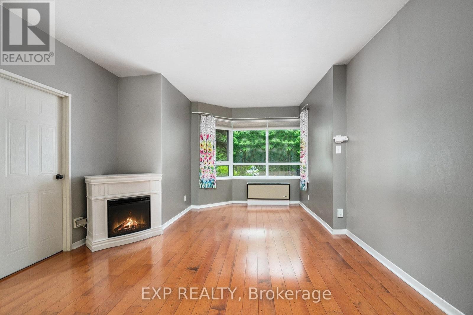 












107 - 80 SANDCASTLE DRIVE

,
Ottawa,




Ontario
K2H9E7

