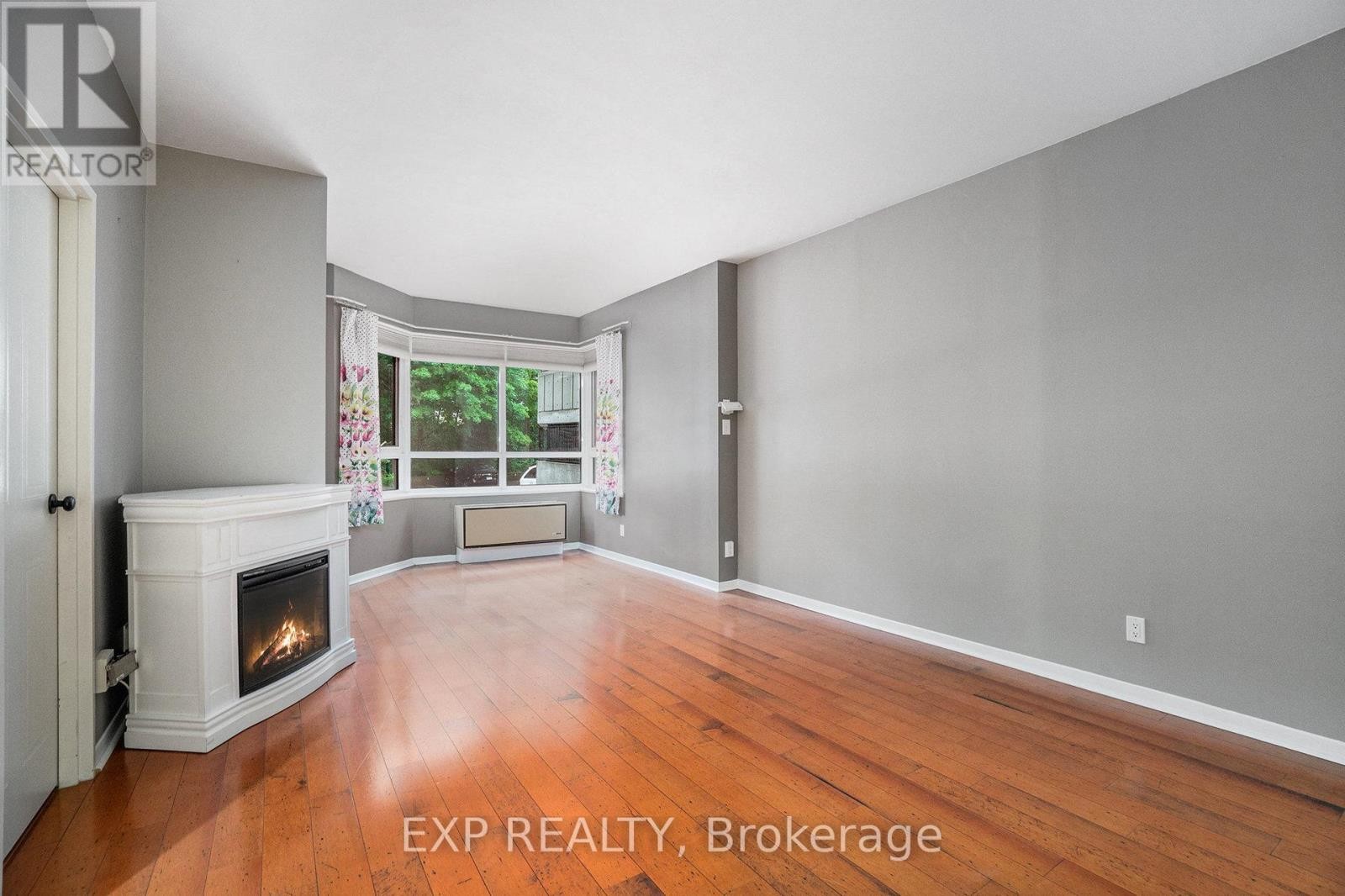 












107 - 80 SANDCASTLE DRIVE

,
Ottawa,




Ontario
K2H9E7

