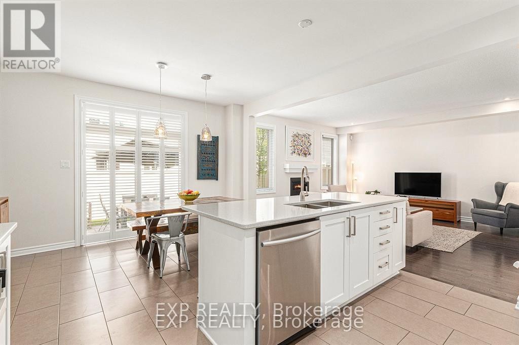 












304 LOCUST RIDGE

,
Ottawa,




Ontario
K1W0J3

