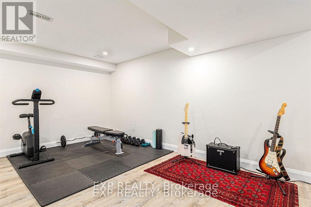 












304 LOCUST RIDGE

,
Ottawa,




Ontario
K1W0J3


