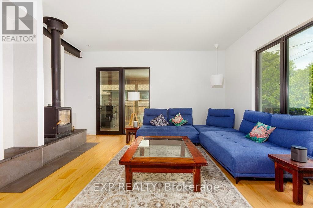 












179 MOUNTBATTEN AVENUE

,
Ottawa,




Ontario
K1H5V6

