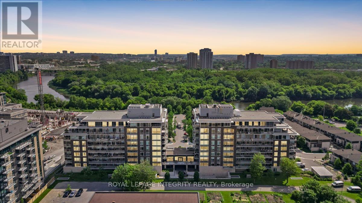 












403 - 570 DE MAZENOD AVENUE

,
Ottawa,




Ontario
K1S5X2

