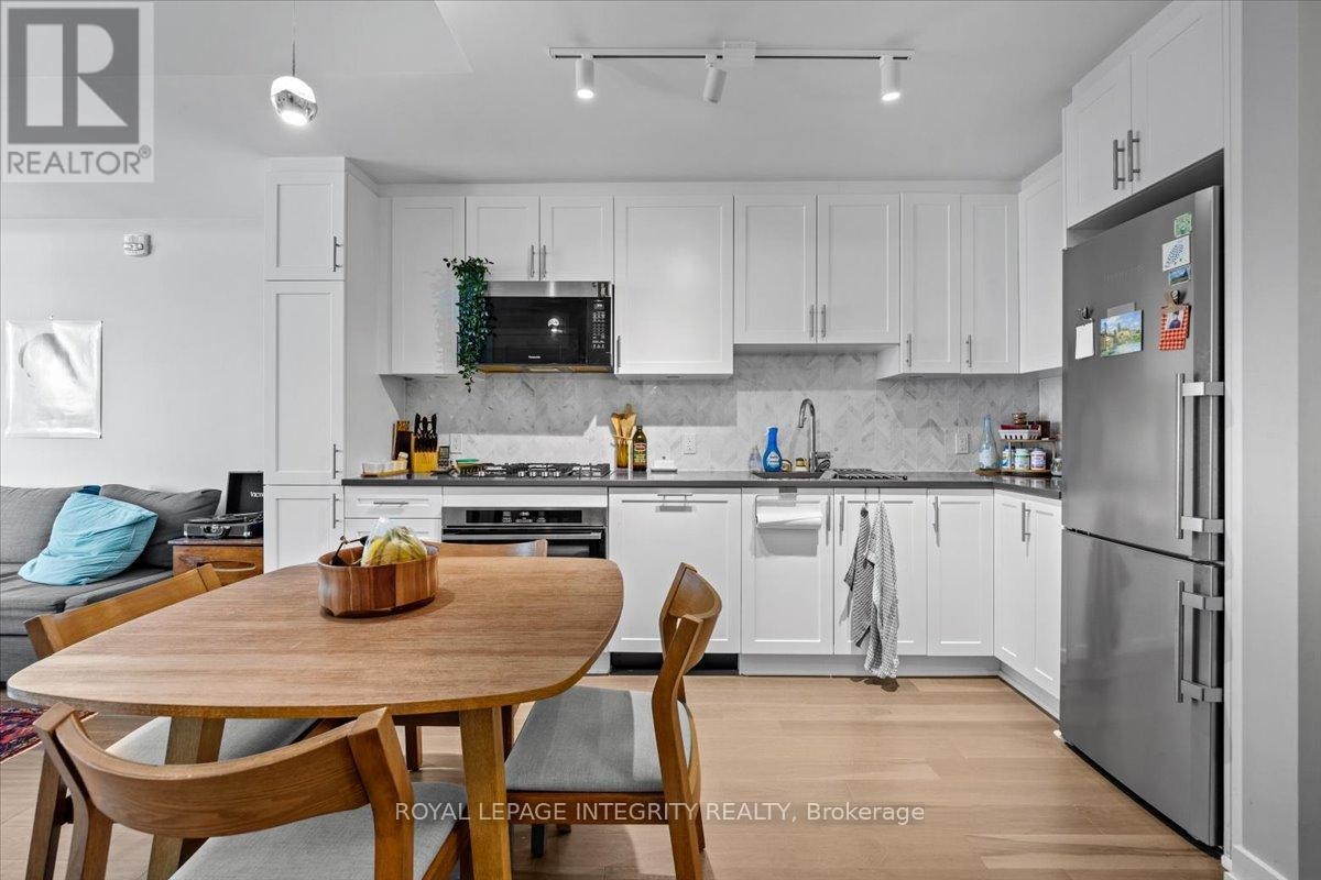 












403 - 570 DE MAZENOD AVENUE

,
Ottawa,




Ontario
K1S5X2

