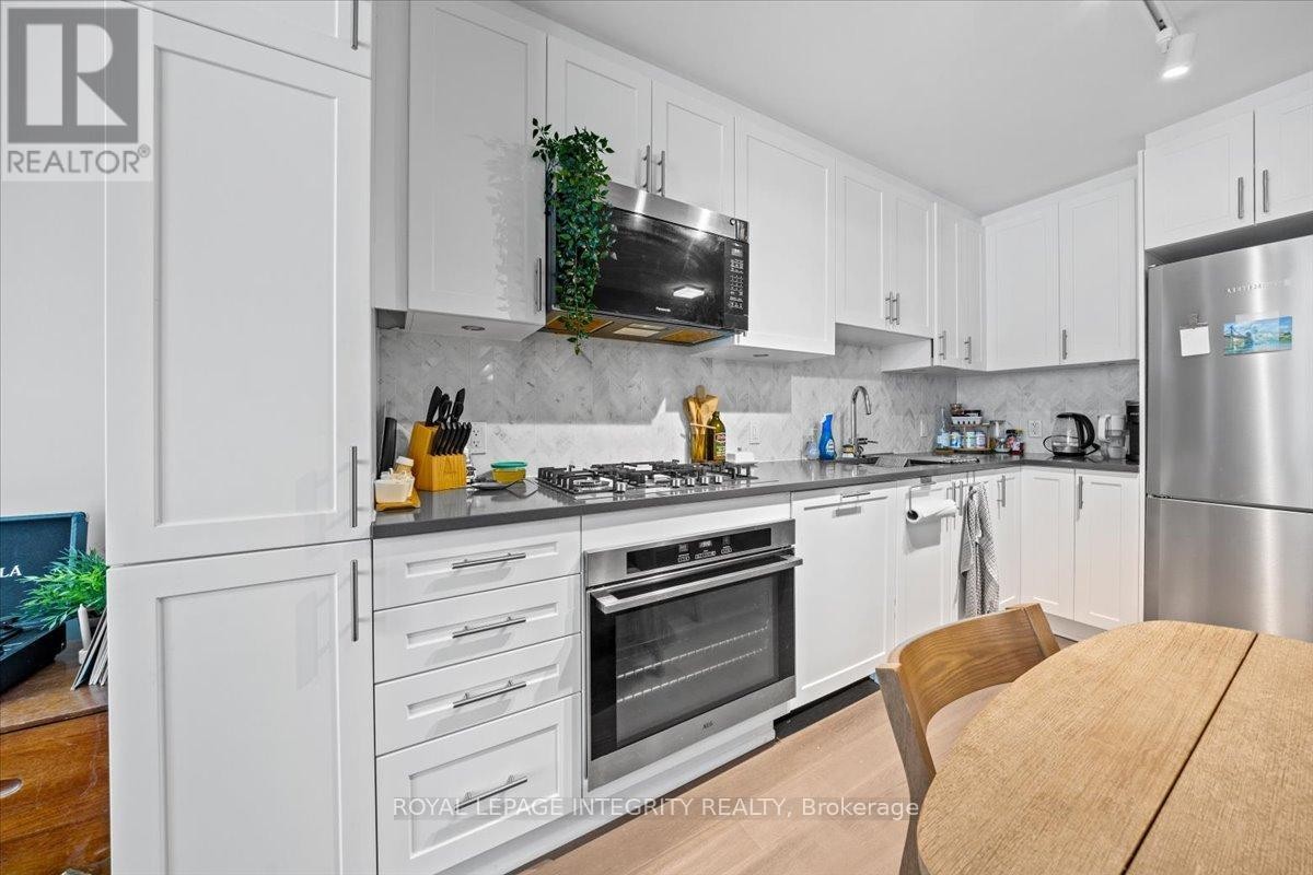 












403 - 570 DE MAZENOD AVENUE

,
Ottawa,




Ontario
K1S5X2

