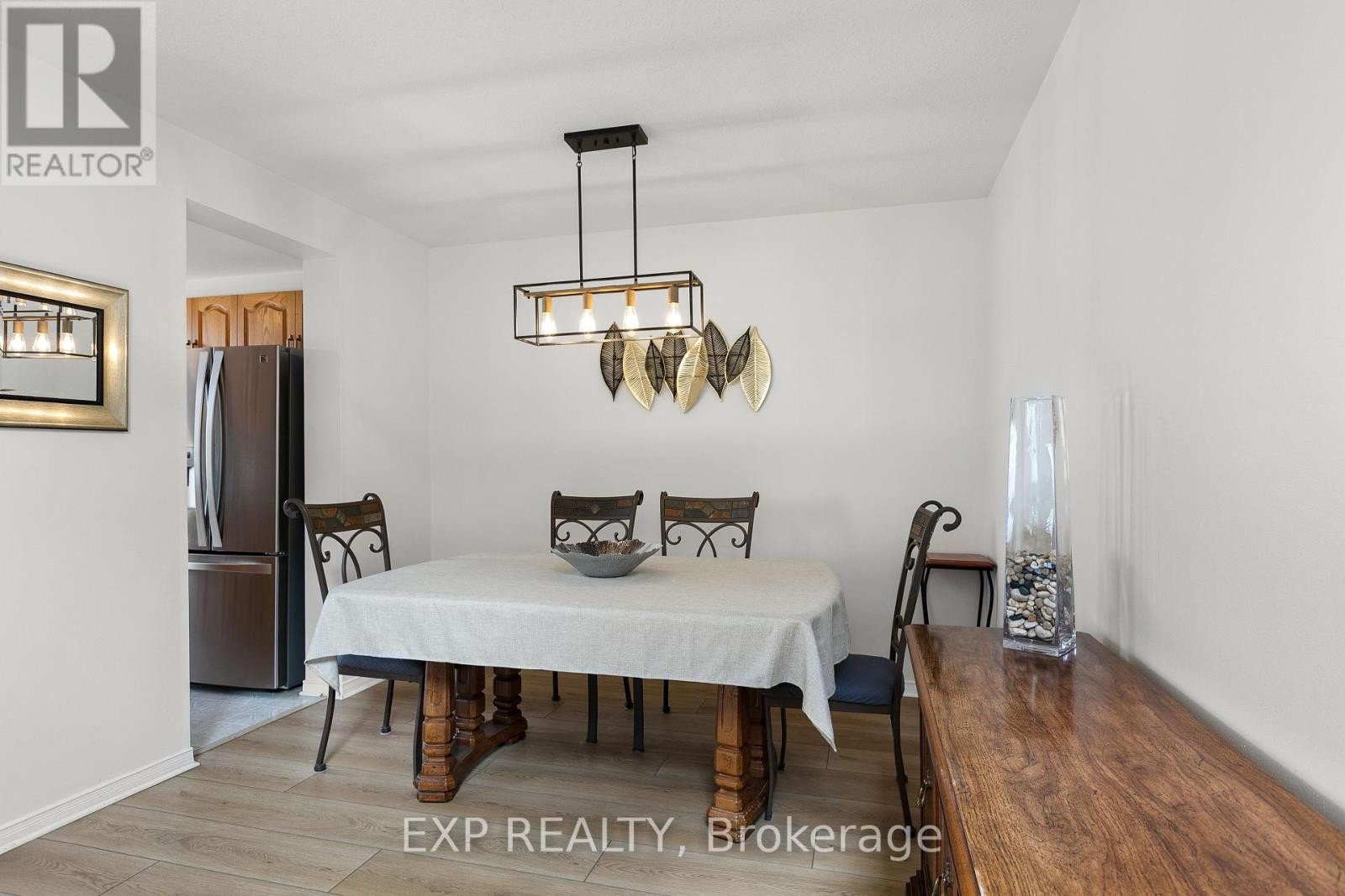 












23 SOUTHPOINTE AVENUE

,
Ottawa,




Ontario
K2J4V4

