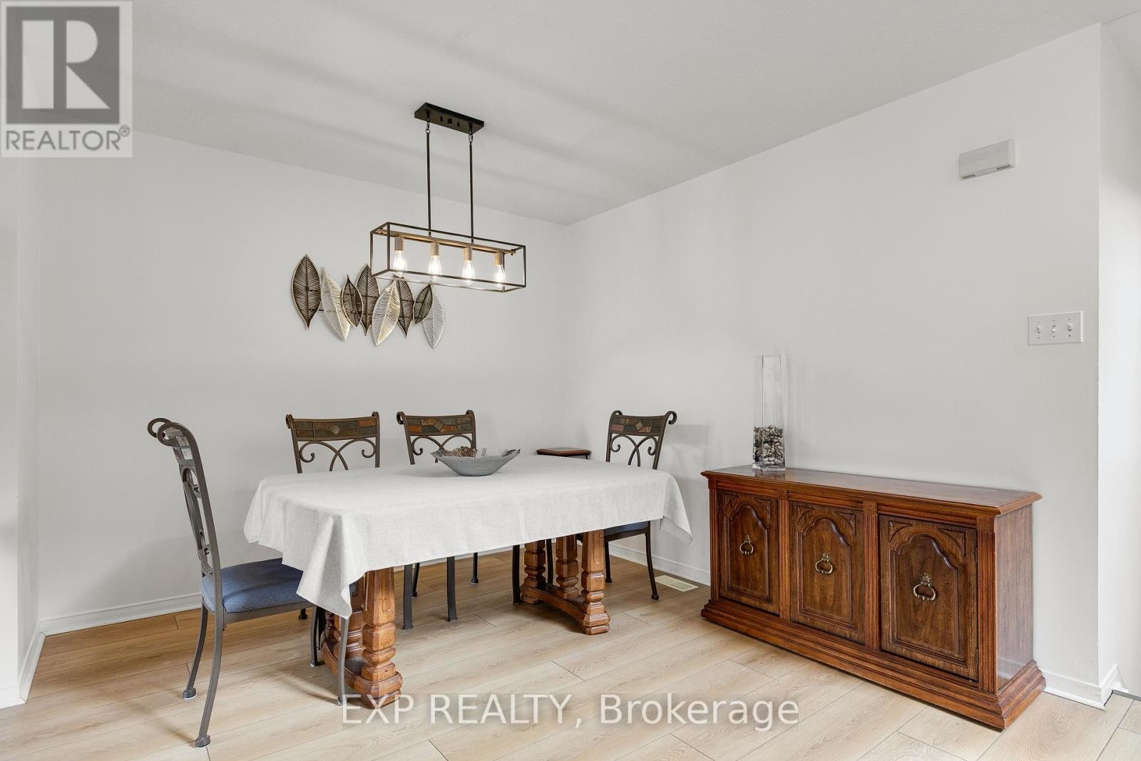












23 SOUTHPOINTE AVENUE

,
Ottawa,




Ontario
K2J4V4

