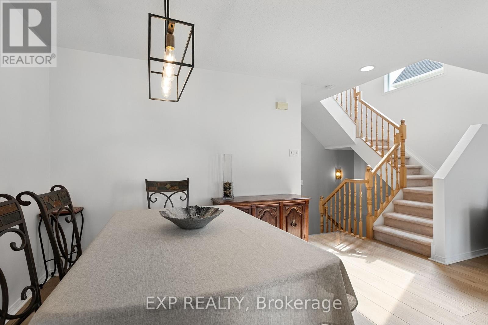












23 SOUTHPOINTE AVENUE

,
Ottawa,




Ontario
K2J4V4

