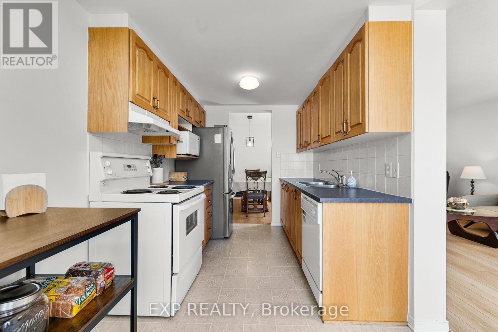 












23 SOUTHPOINTE AVENUE

,
Ottawa,




Ontario
K2J4V4


