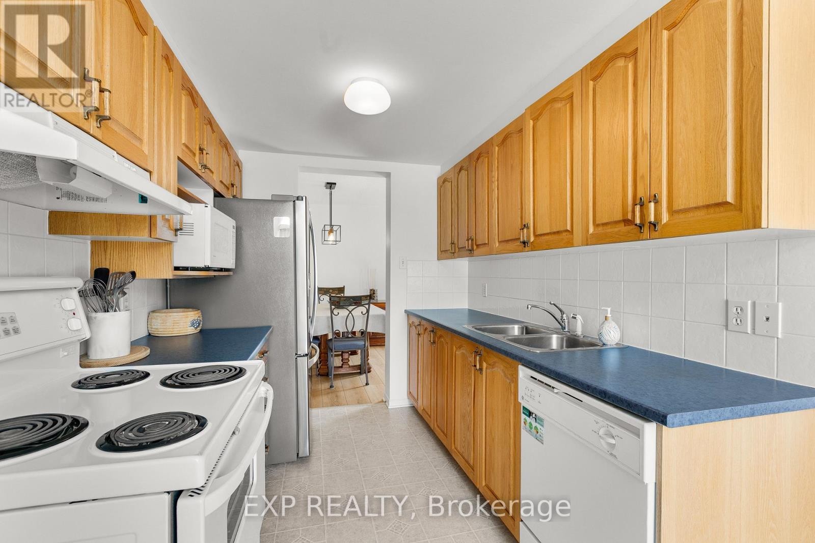 












23 SOUTHPOINTE AVENUE

,
Ottawa,




Ontario
K2J4V4

