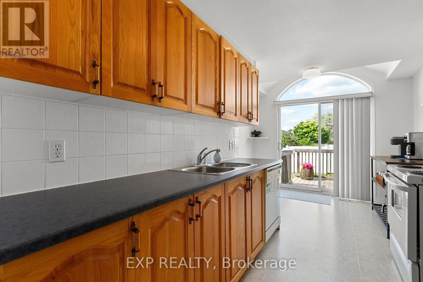 












23 SOUTHPOINTE AVENUE

,
Ottawa,




Ontario
K2J4V4

