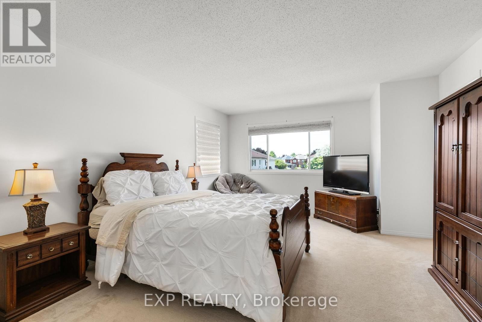 












23 SOUTHPOINTE AVENUE

,
Ottawa,




Ontario
K2J4V4

