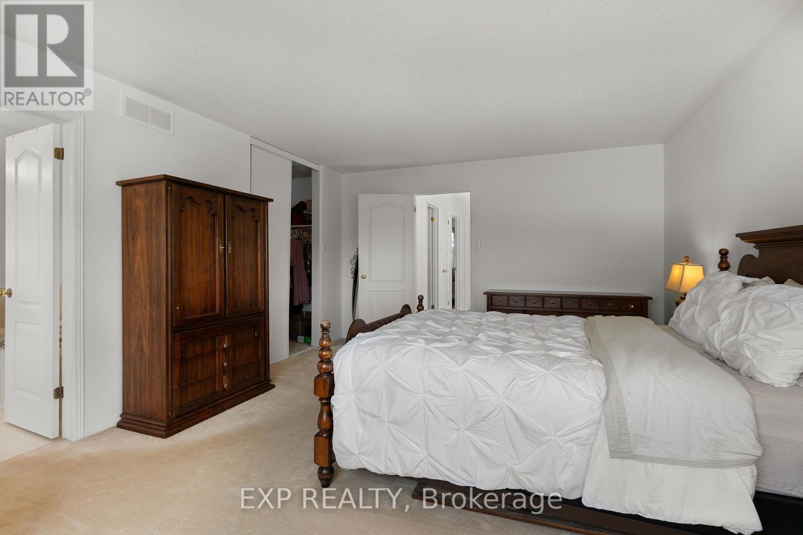 












23 SOUTHPOINTE AVENUE

,
Ottawa,




Ontario
K2J4V4

