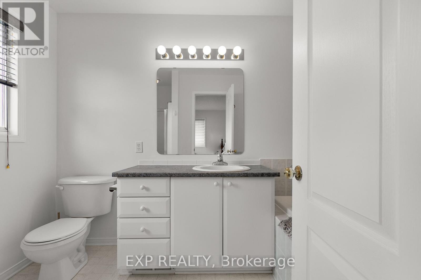 












23 SOUTHPOINTE AVENUE

,
Ottawa,




Ontario
K2J4V4

