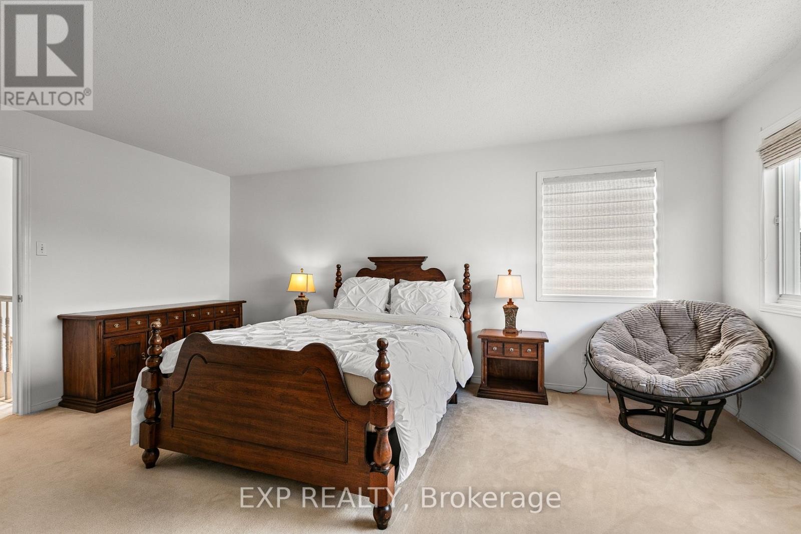 












23 SOUTHPOINTE AVENUE

,
Ottawa,




Ontario
K2J4V4

