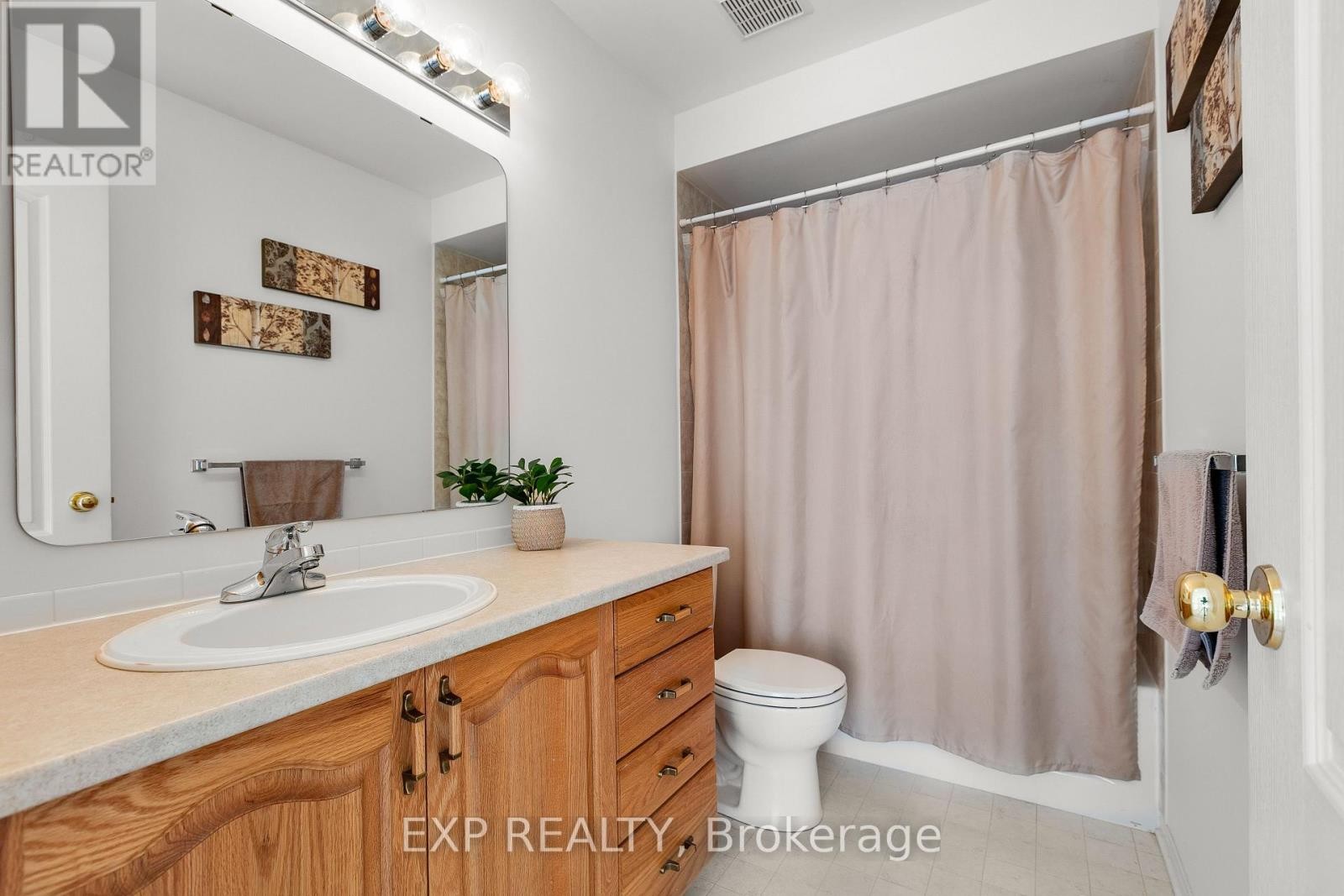 












23 SOUTHPOINTE AVENUE

,
Ottawa,




Ontario
K2J4V4

