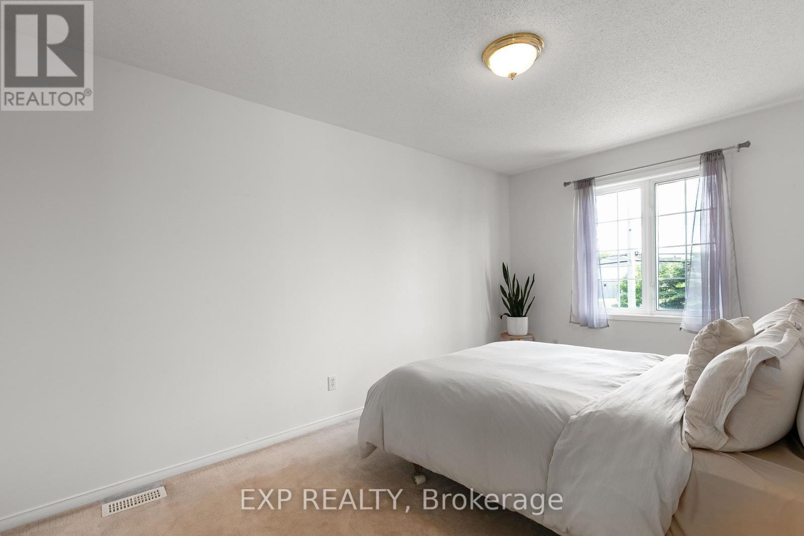 












23 SOUTHPOINTE AVENUE

,
Ottawa,




Ontario
K2J4V4

