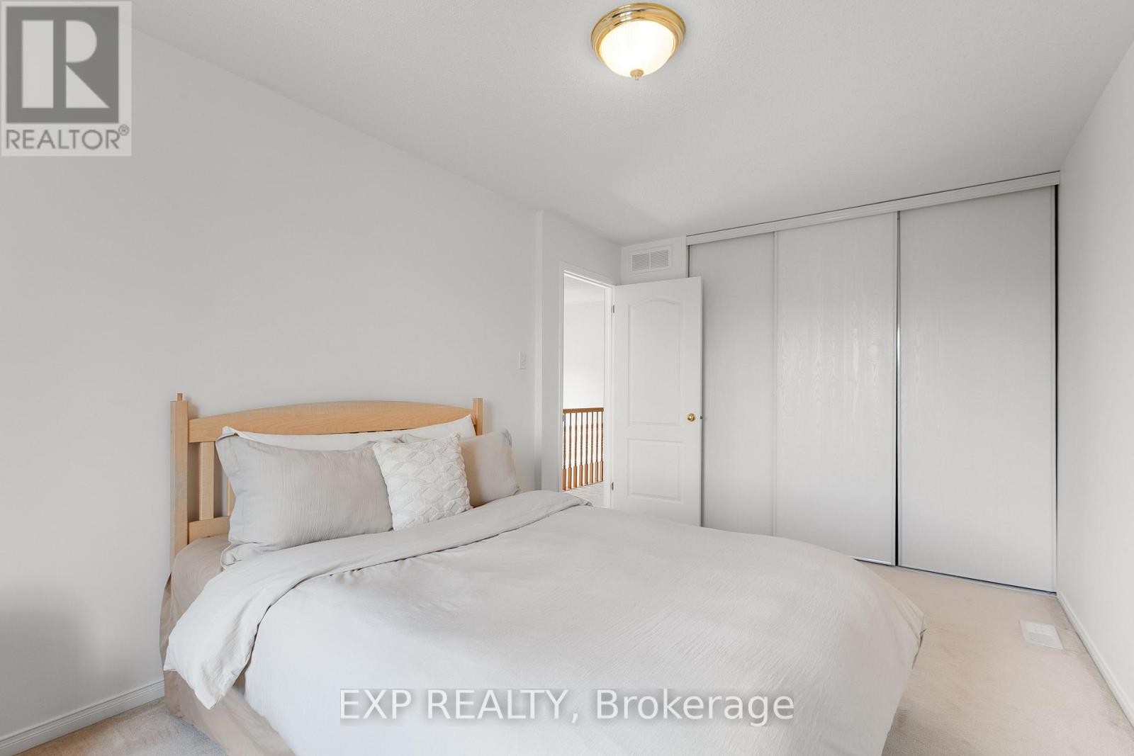 












23 SOUTHPOINTE AVENUE

,
Ottawa,




Ontario
K2J4V4

