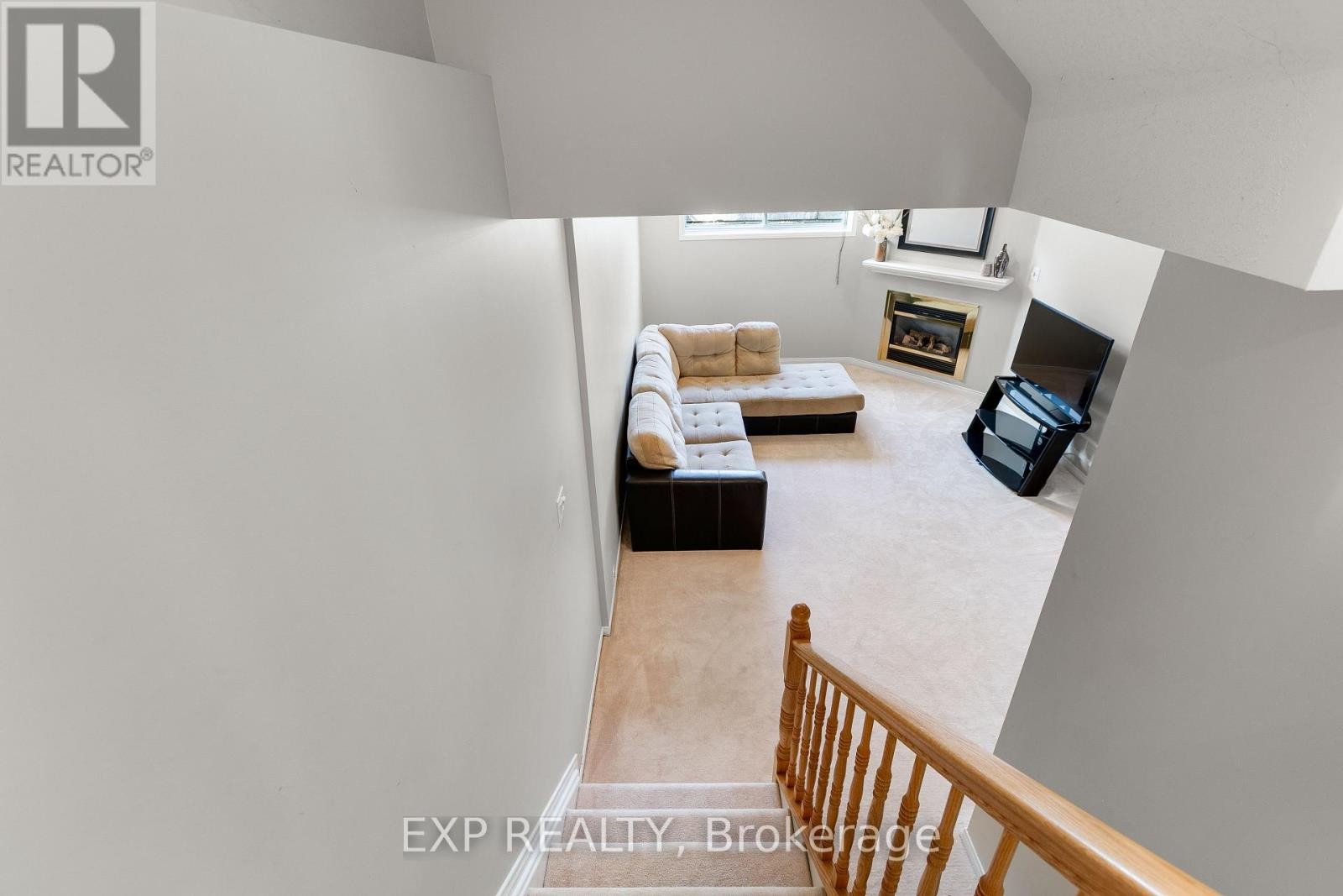 












23 SOUTHPOINTE AVENUE

,
Ottawa,




Ontario
K2J4V4

