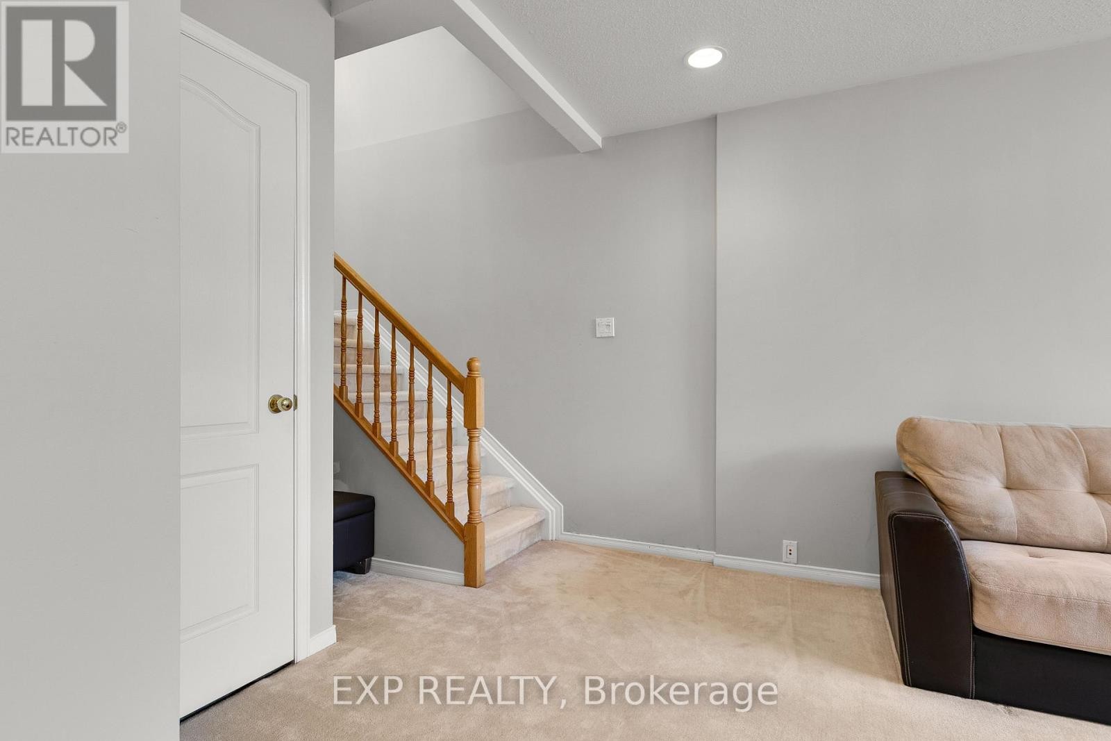 












23 SOUTHPOINTE AVENUE

,
Ottawa,




Ontario
K2J4V4

