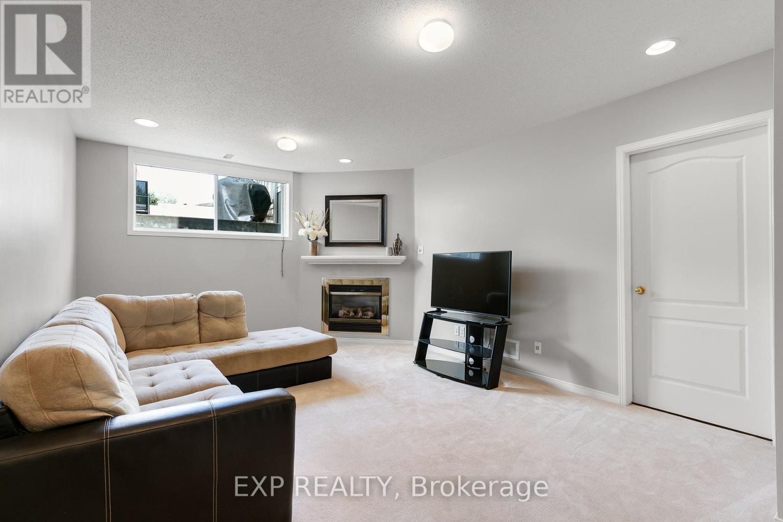 












23 SOUTHPOINTE AVENUE

,
Ottawa,




Ontario
K2J4V4

