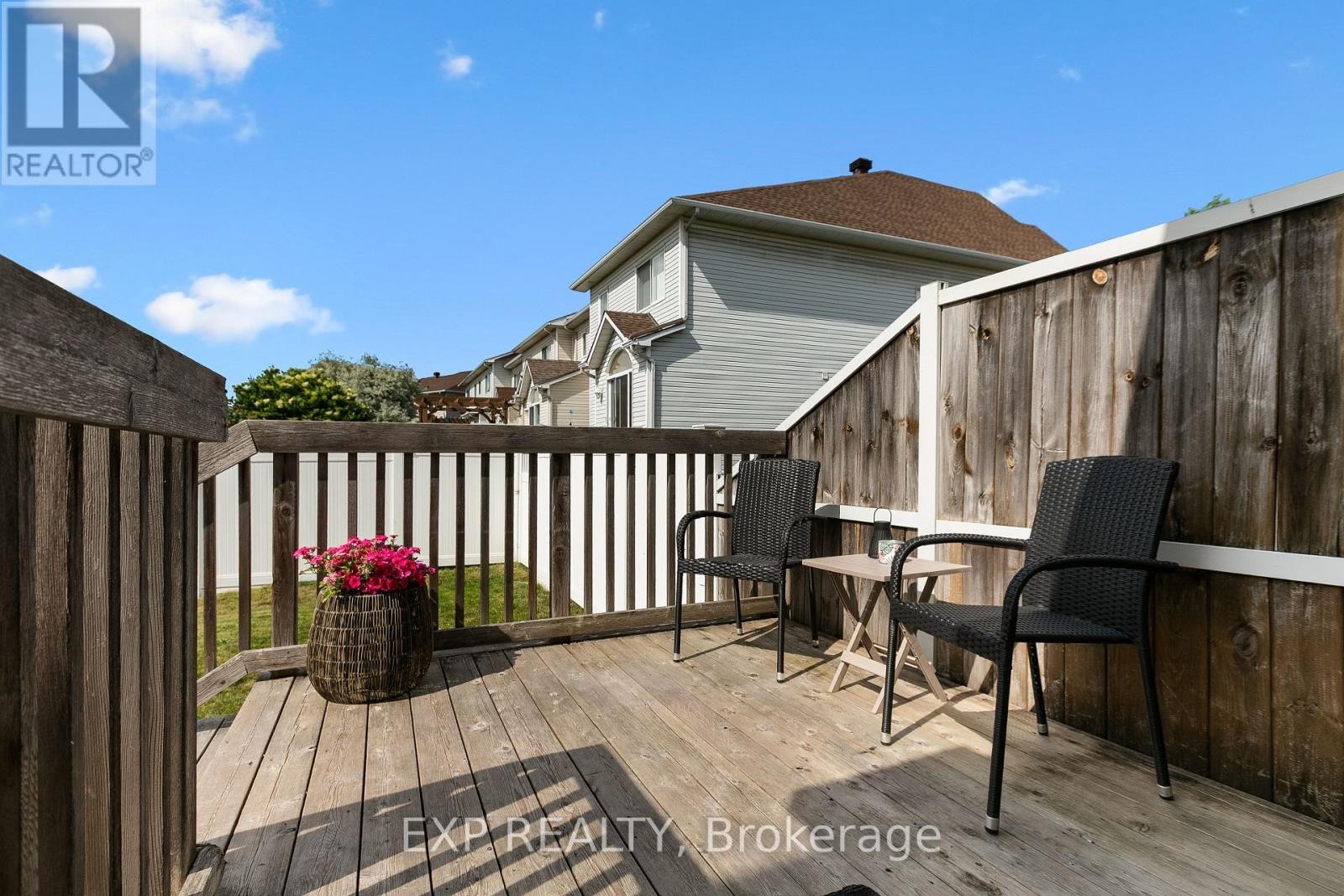 












23 SOUTHPOINTE AVENUE

,
Ottawa,




Ontario
K2J4V4

