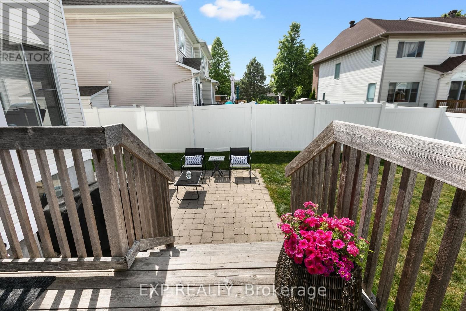 












23 SOUTHPOINTE AVENUE

,
Ottawa,




Ontario
K2J4V4

