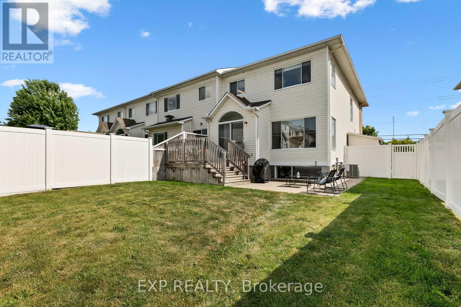 












23 SOUTHPOINTE AVENUE

,
Ottawa,




Ontario
K2J4V4

