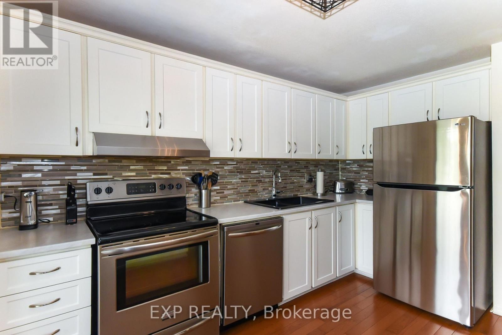 












1576 ST GEORGES STREET

,
Ottawa,




Ontario
K1E2M9

