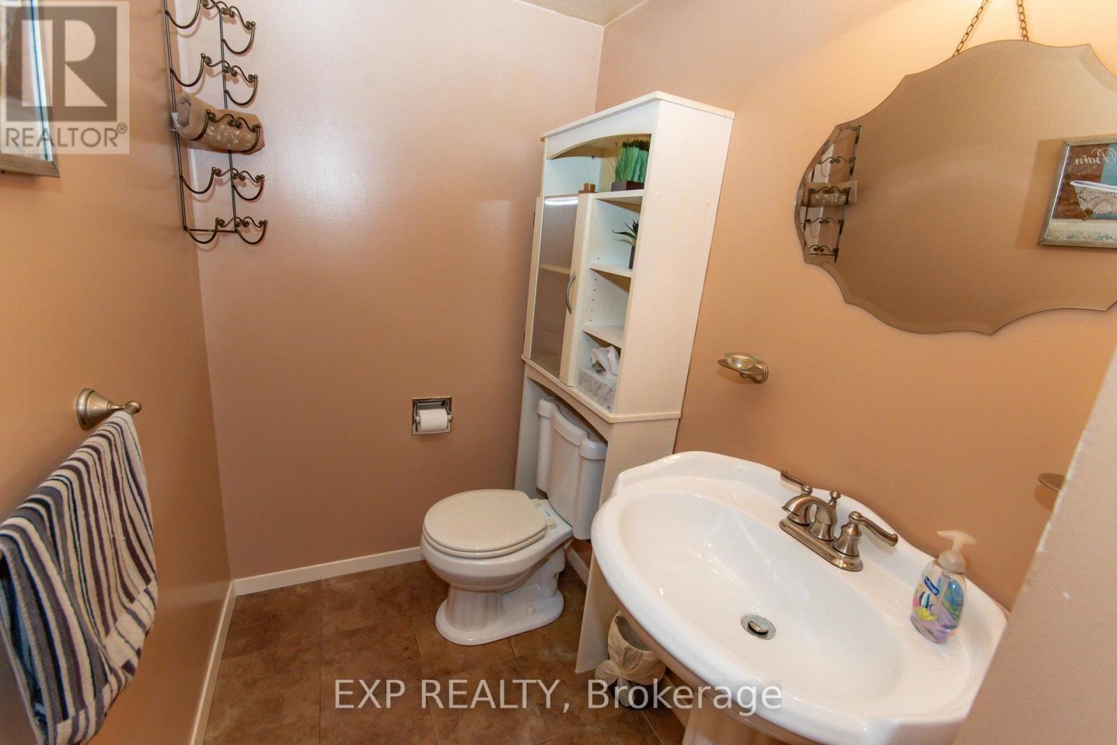 












1576 ST GEORGES STREET

,
Ottawa,




Ontario
K1E2M9

