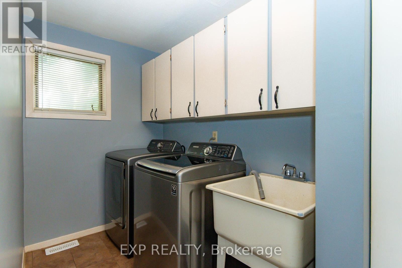 












1576 ST GEORGES STREET

,
Ottawa,




Ontario
K1E2M9

