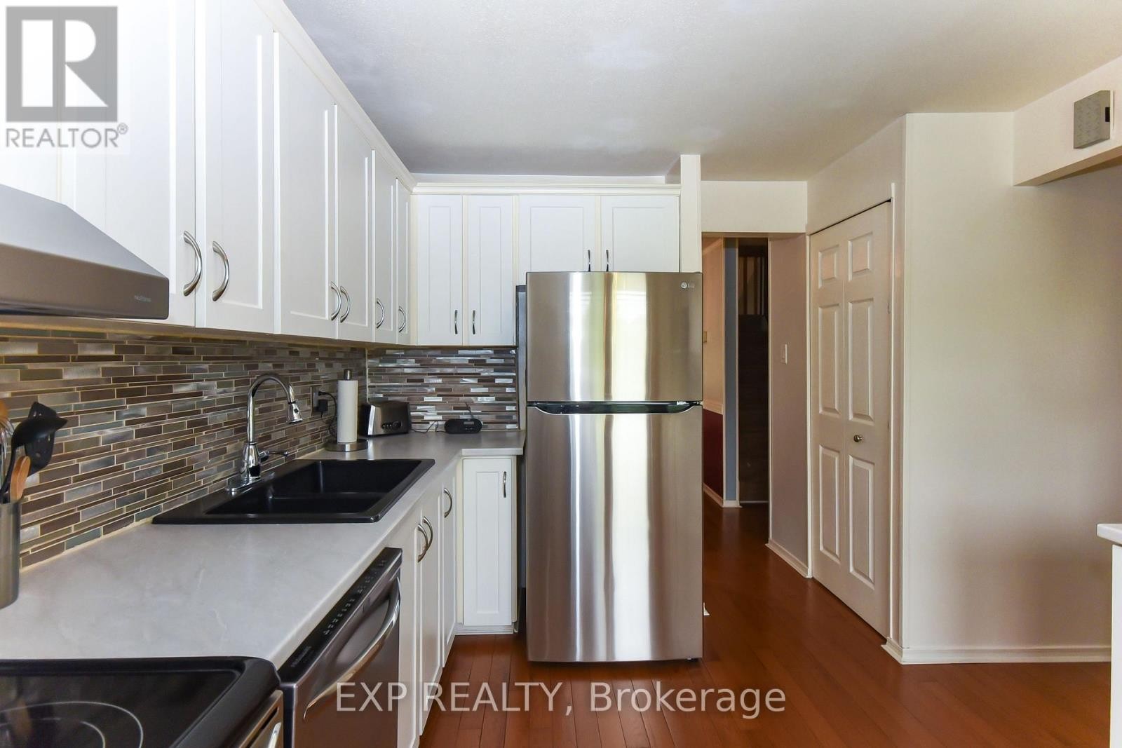 












1576 ST GEORGES STREET

,
Ottawa,




Ontario
K1E2M9

