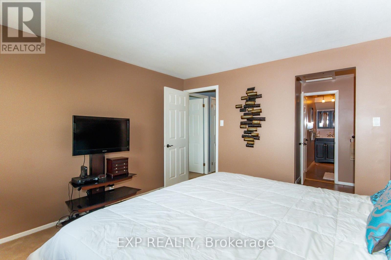 












1576 ST GEORGES STREET

,
Ottawa,




Ontario
K1E2M9

