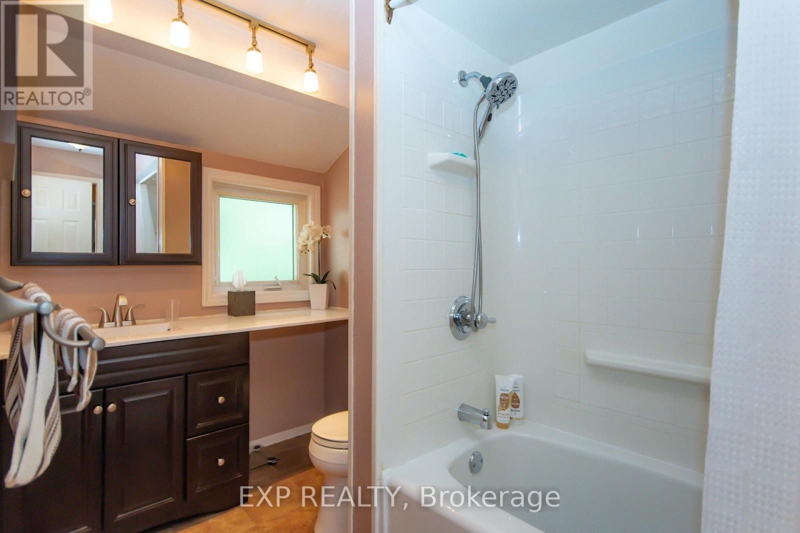 












1576 ST GEORGES STREET

,
Ottawa,




Ontario
K1E2M9

