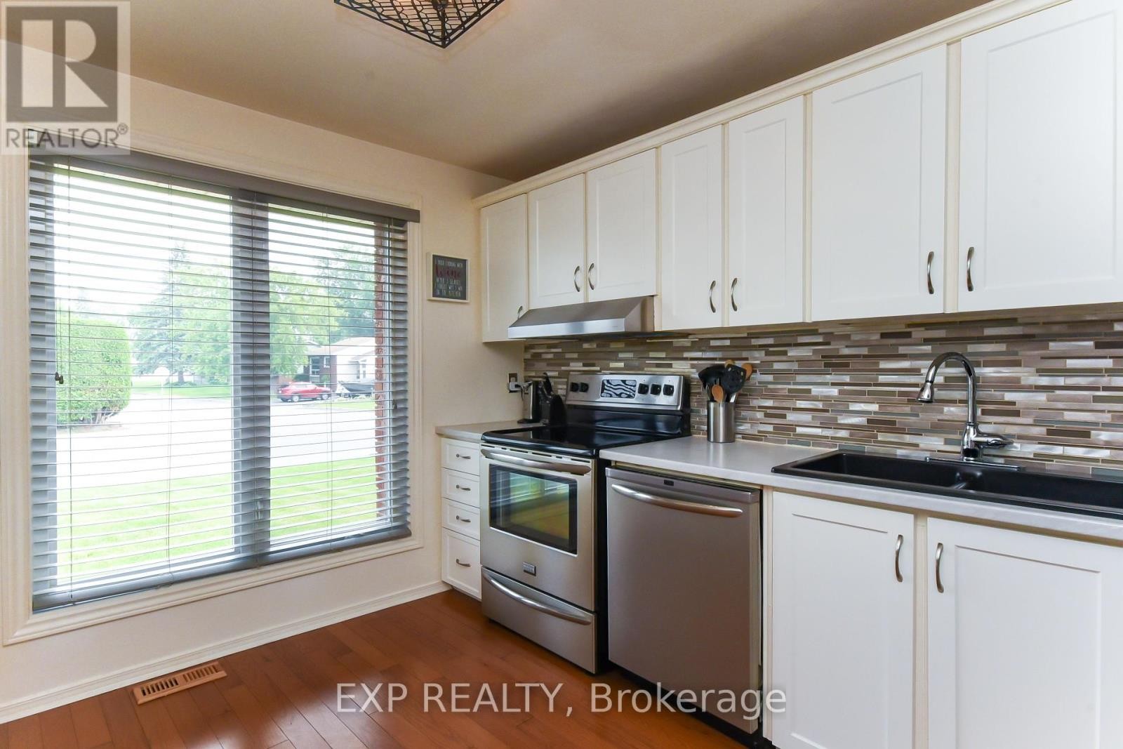 












1576 ST GEORGES STREET

,
Ottawa,




Ontario
K1E2M9

