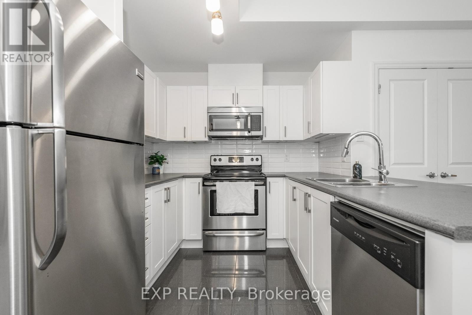 












321 BIG SKY PRIVATE

,
Ottawa,




Ontario
K1T0M8

