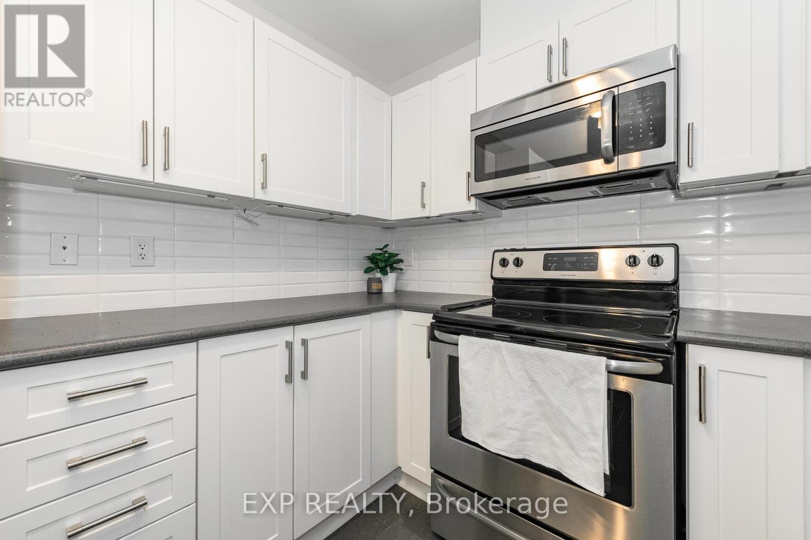 












321 BIG SKY PRIVATE

,
Ottawa,




Ontario
K1T0M8

