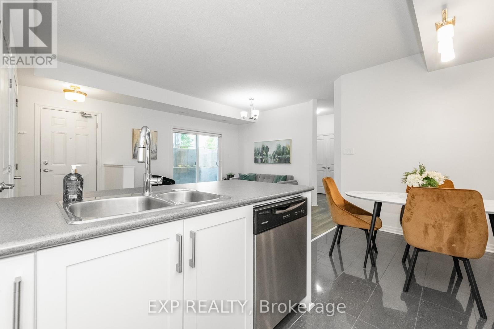 












321 BIG SKY PRIVATE

,
Ottawa,




Ontario
K1T0M8


