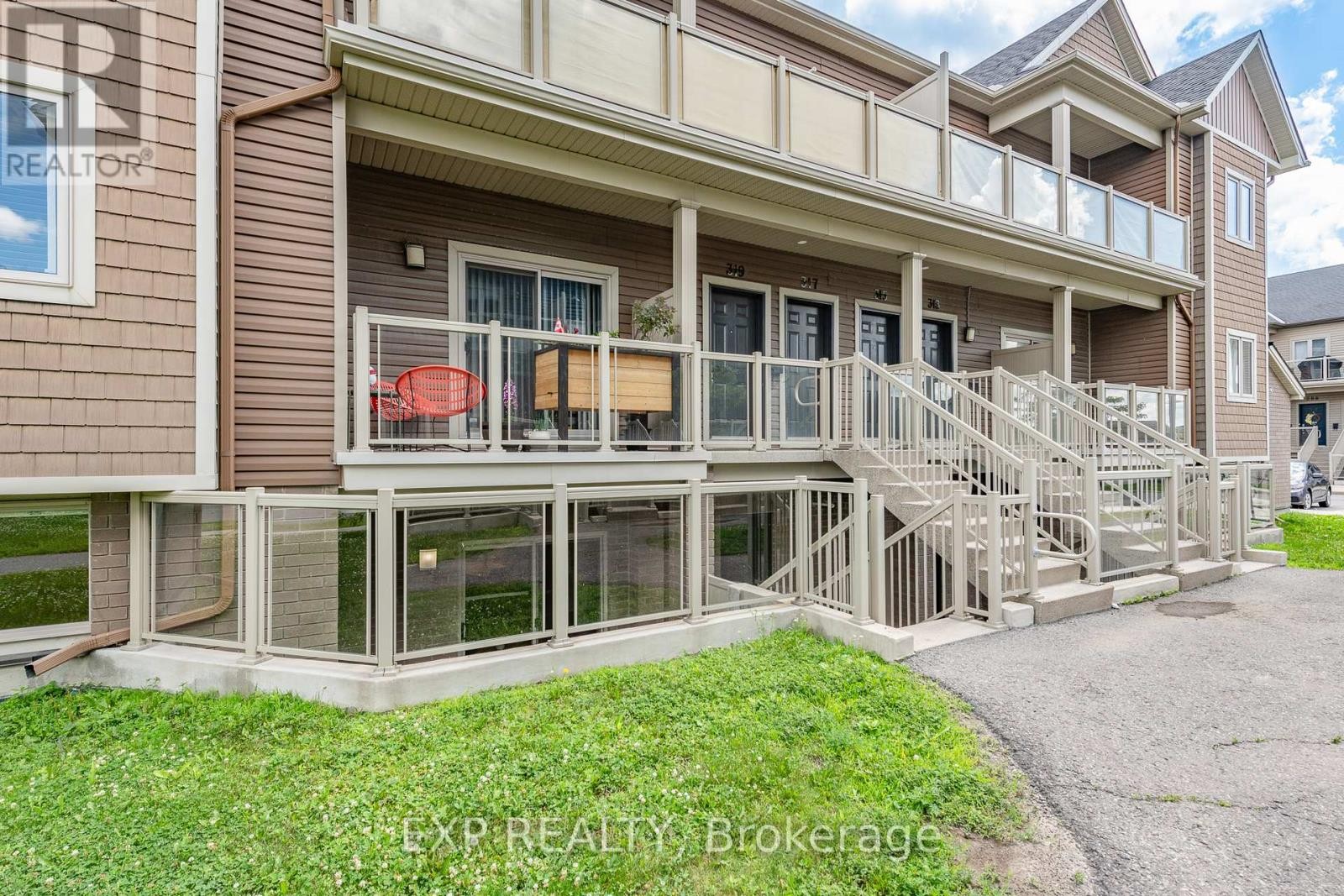 












321 BIG SKY PRIVATE

,
Ottawa,




Ontario
K1T0M8

