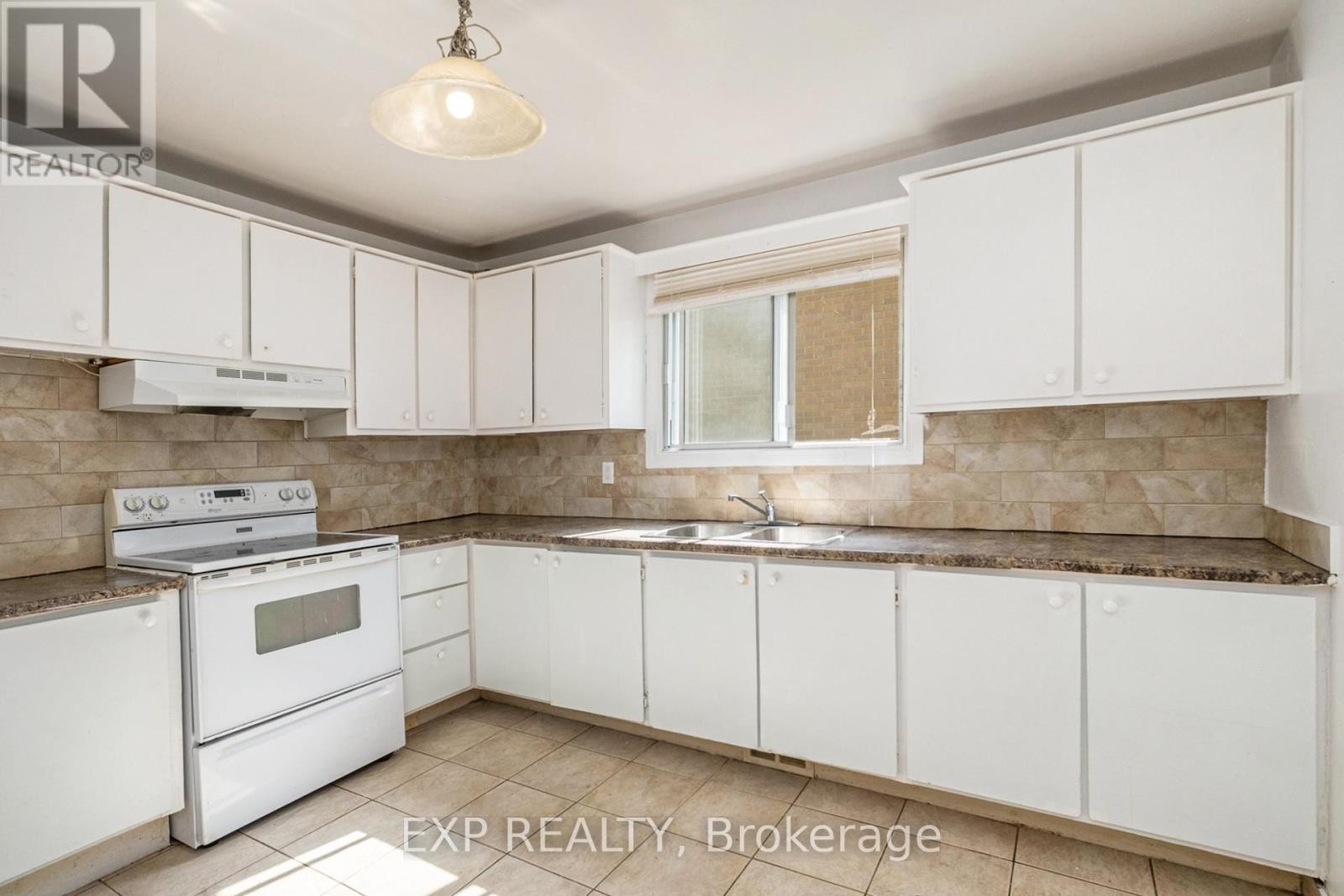 












910 WATSON STREET

,
Ottawa,




Ontario
K2B6B9

