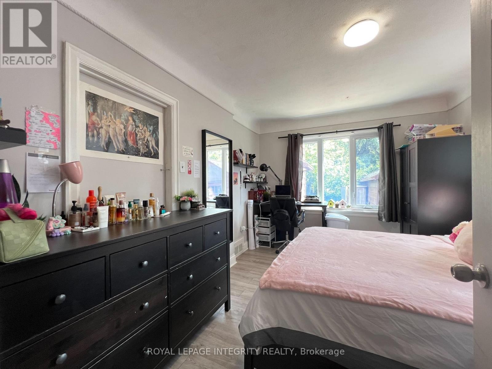 












UNIT 2 - 831 BRONSON AVENUE

,
Ottawa,




Ontario
K1S4G5

