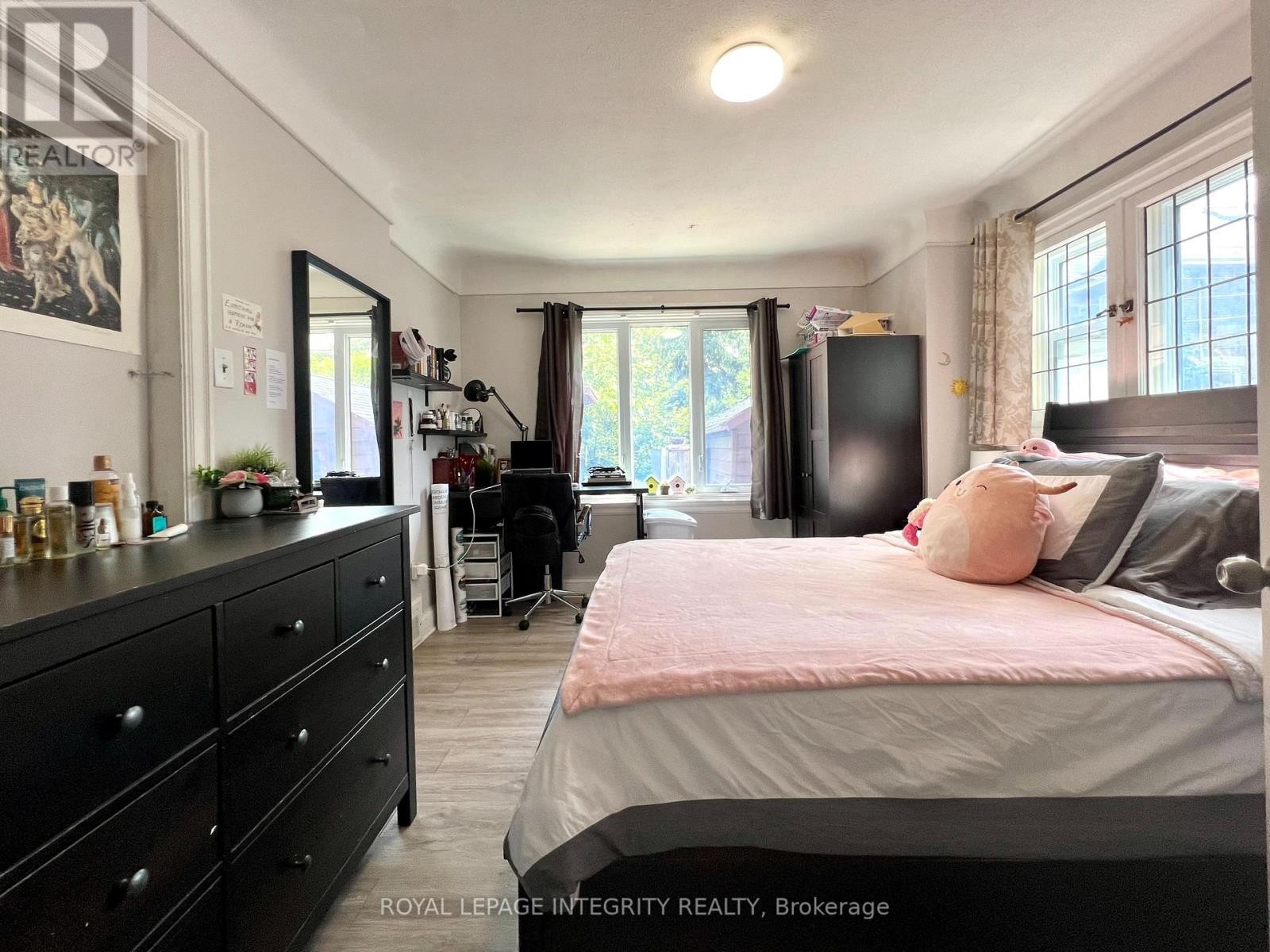 












UNIT 2 - 831 BRONSON AVENUE

,
Ottawa,




Ontario
K1S4G5

