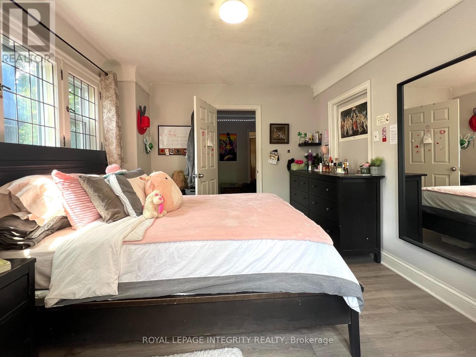 












UNIT 2 - 831 BRONSON AVENUE

,
Ottawa,




Ontario
K1S4G5

