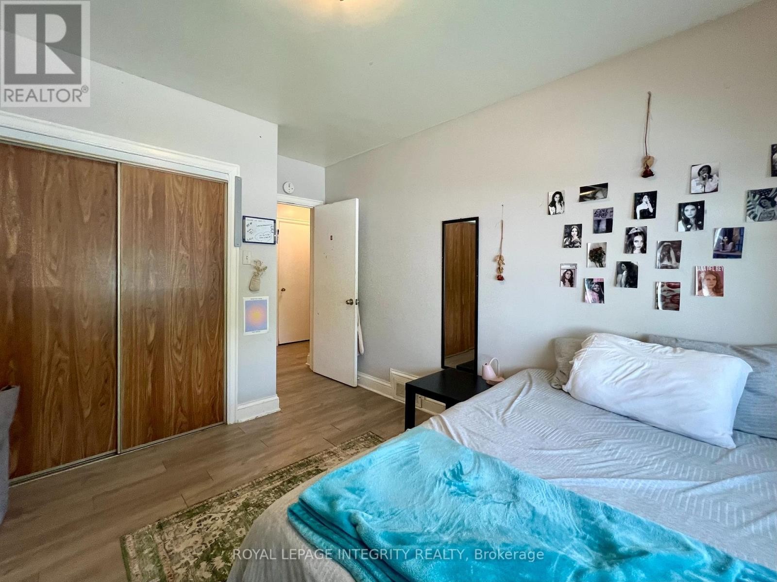 












UNIT 2 - 831 BRONSON AVENUE

,
Ottawa,




Ontario
K1S4G5

