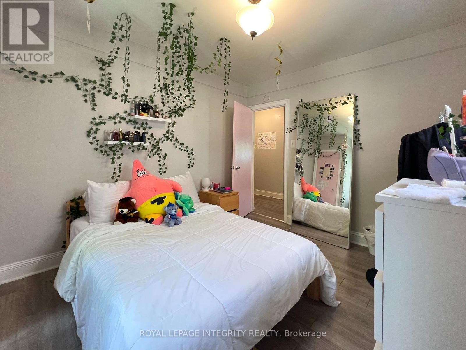 












UNIT 2 - 831 BRONSON AVENUE

,
Ottawa,




Ontario
K1S4G5

