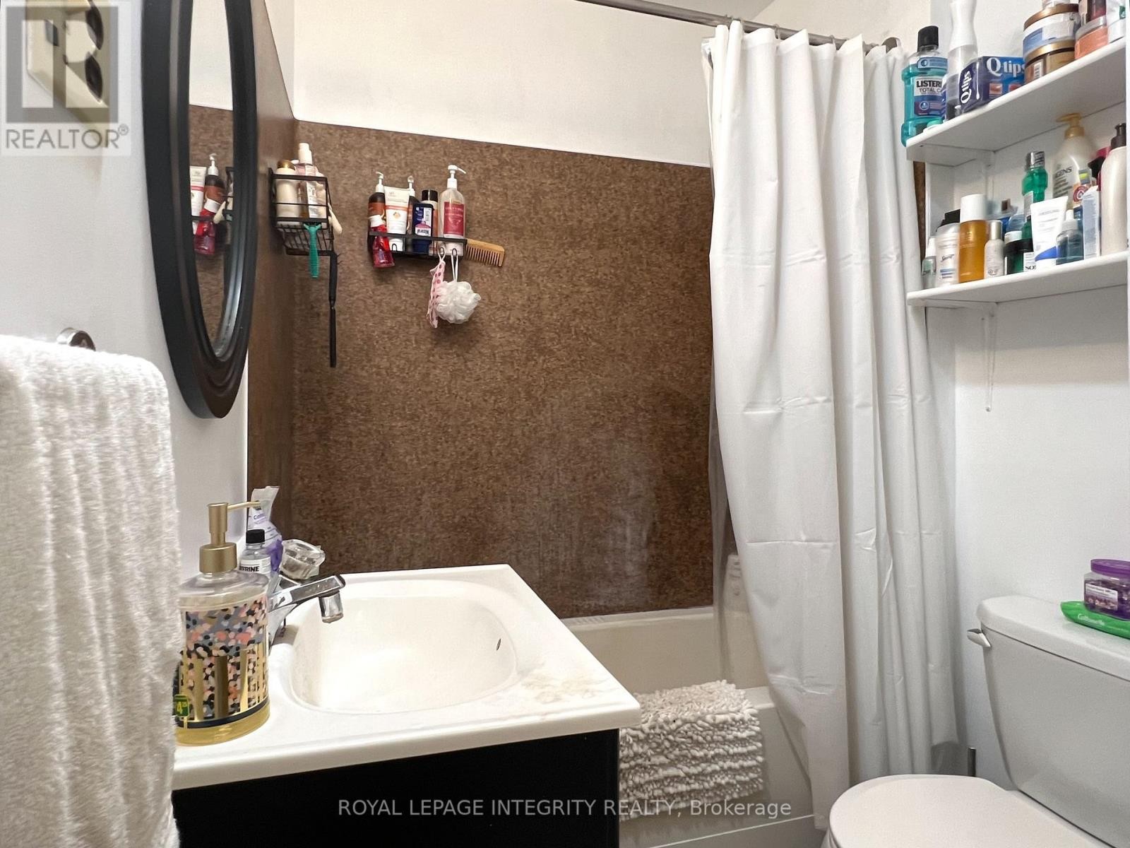 












UNIT 2 - 831 BRONSON AVENUE

,
Ottawa,




Ontario
K1S4G5

