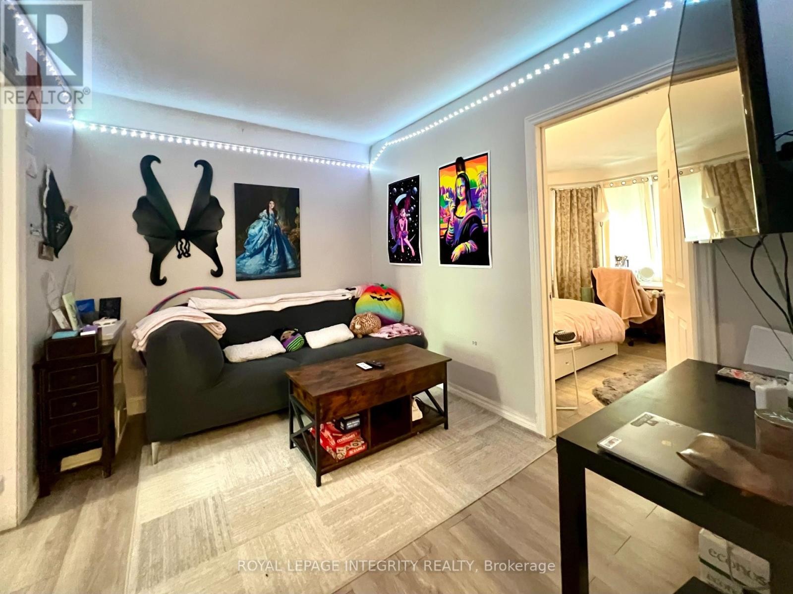 












UNIT 2 - 831 BRONSON AVENUE

,
Ottawa,




Ontario
K1S4G5

