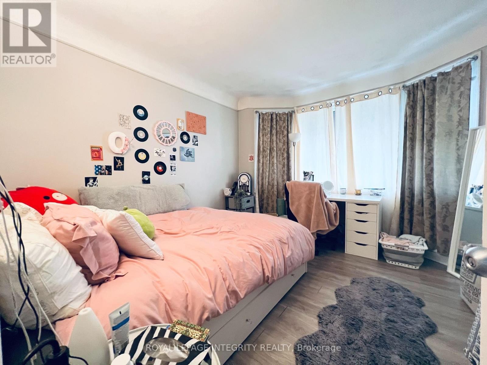 












UNIT 2 - 831 BRONSON AVENUE

,
Ottawa,




Ontario
K1S4G5

