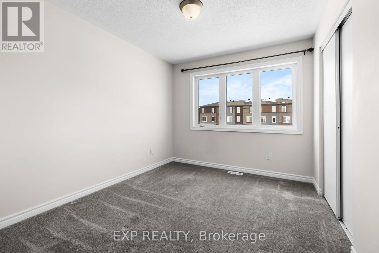 












1074 CHAPMAN MILLS DRIVE

,
Ottawa,




Ontario
K2J6P5

