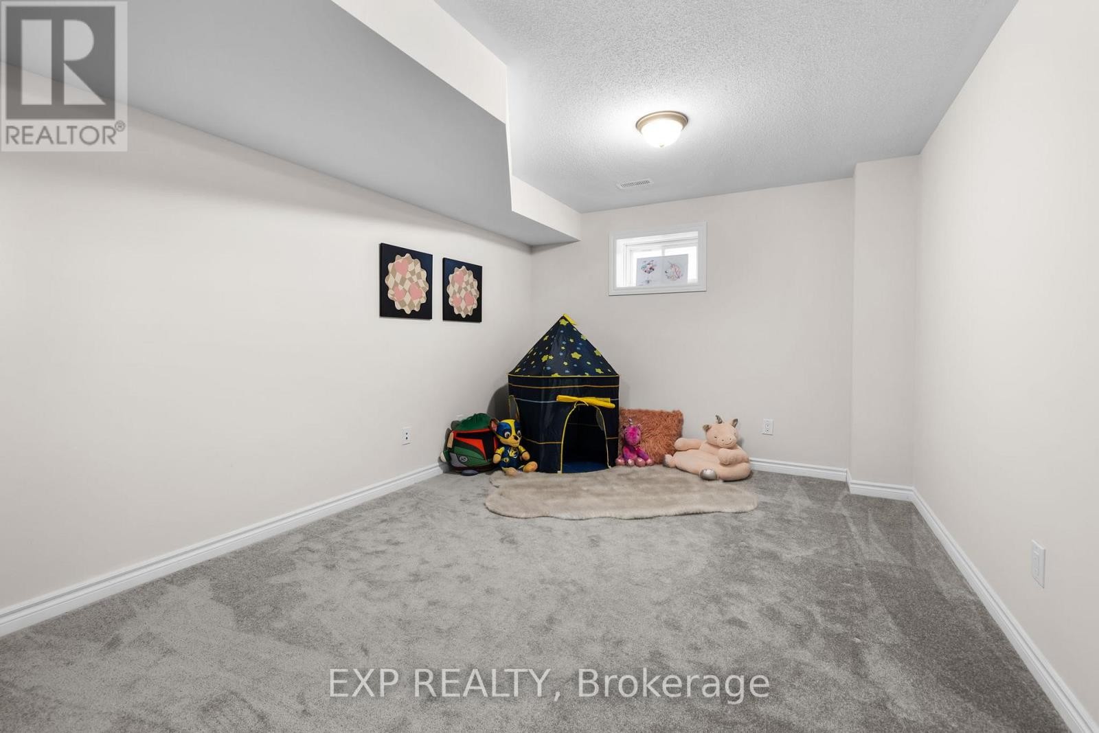 












1074 CHAPMAN MILLS DRIVE

,
Ottawa,




Ontario
K2J6P5

